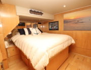 2001 50' Navigator stateroom