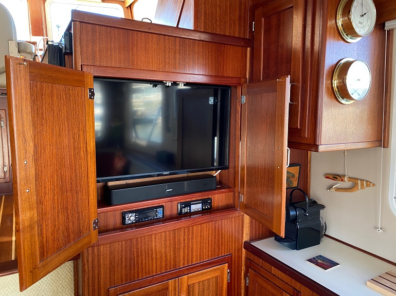 2007 41' American Tug Flybridge