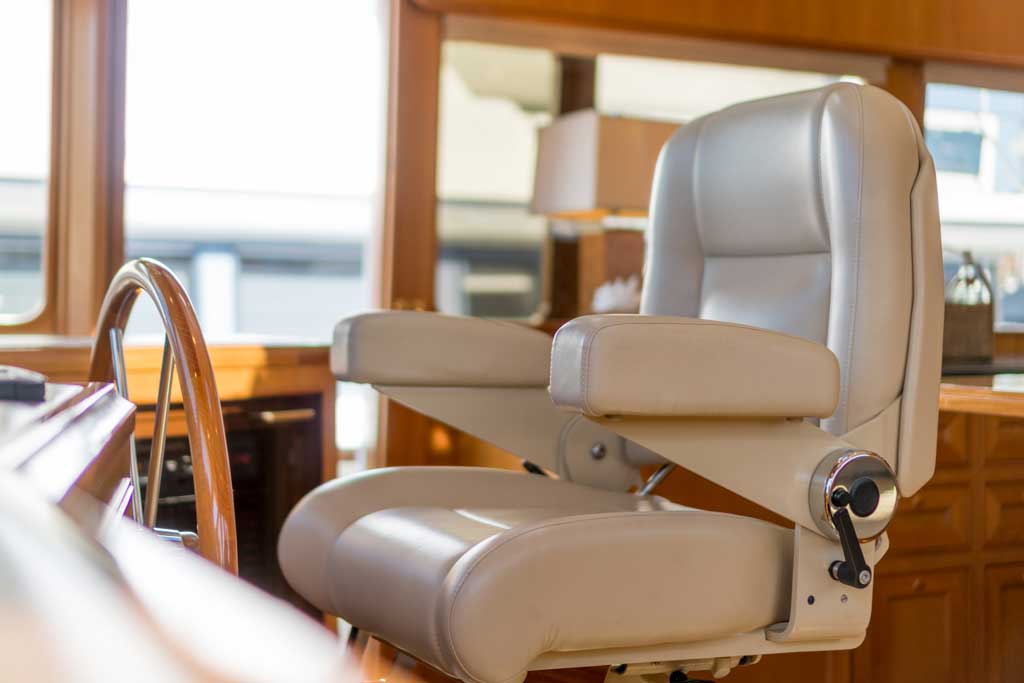 76 offshore motoryacht captains chair