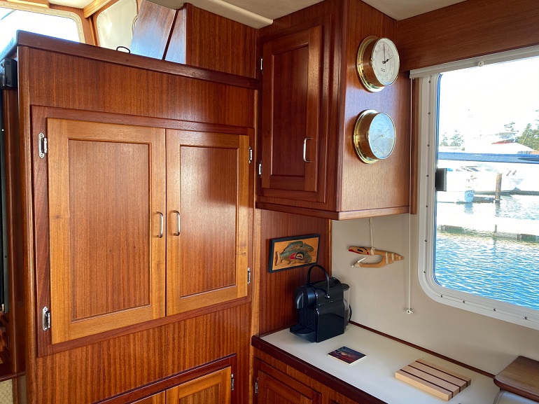 2007 41' American Tug Flybridge