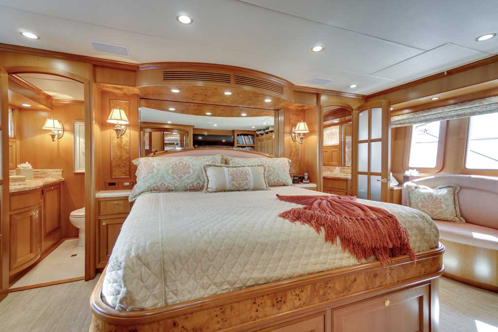 76 offshore motoryacht stateroom