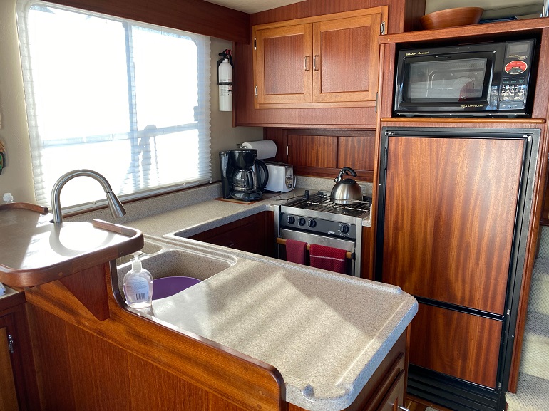 2007 41' American Tug Flybridge
