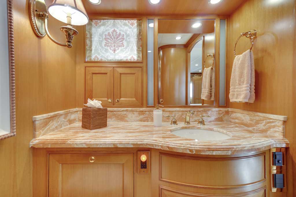 76 offshore motoryacht stateroom