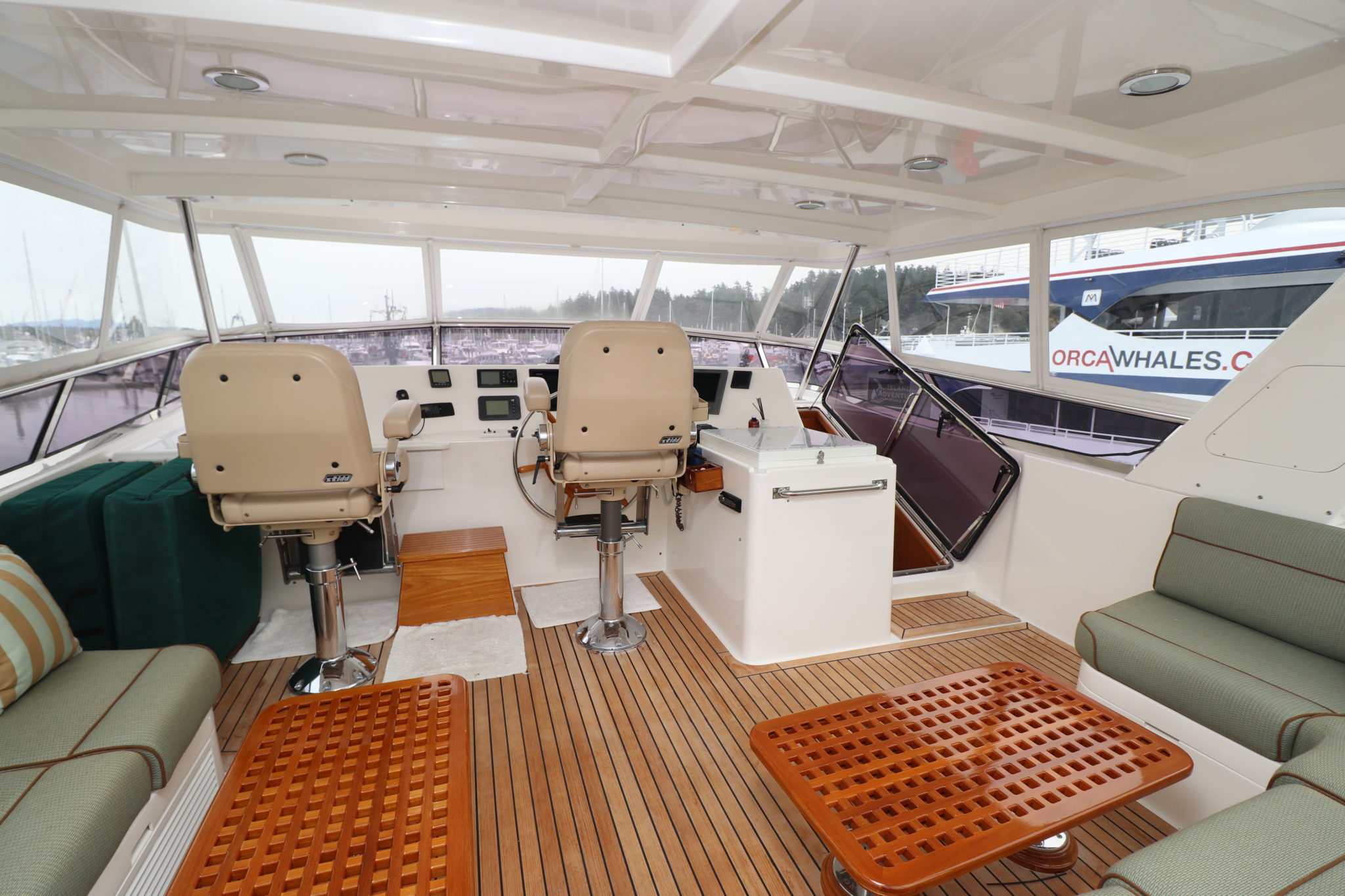 72 Grand Banks Aleutian flybridge