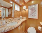 76 offshore motoryacht head