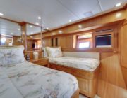 76 offshore motoryacht stateroom