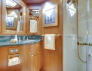 76 offshore motoryacht head