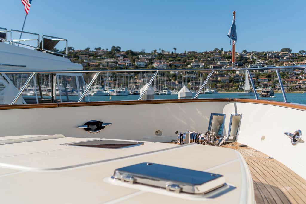 76 offshore motoryacht bow