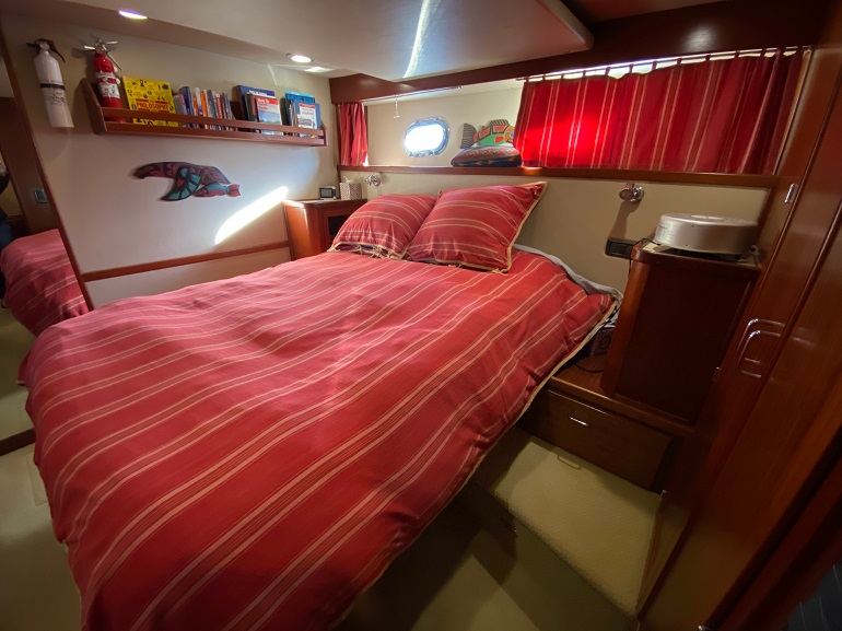 2007 41' American Tug Flybridge