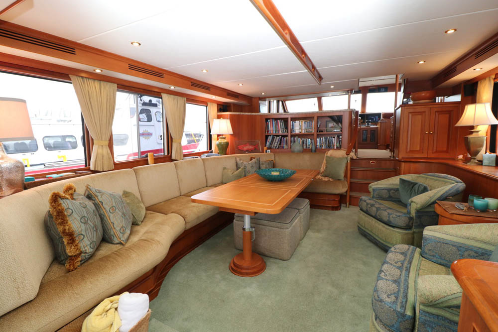 72 Grand Banks Aleutian salon