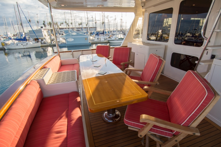 76 offshore motoryacht profile