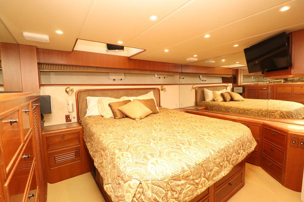 2002 62' offshore stateroom
