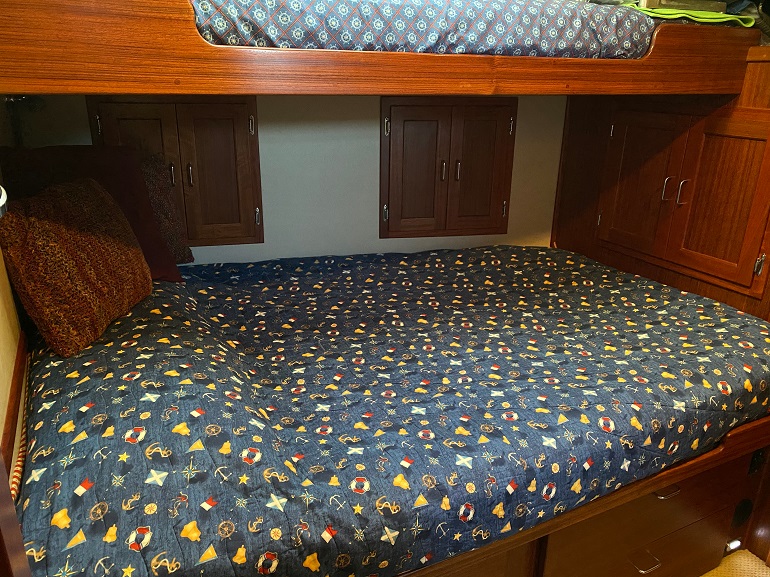 2007 41' American Tug stateroom