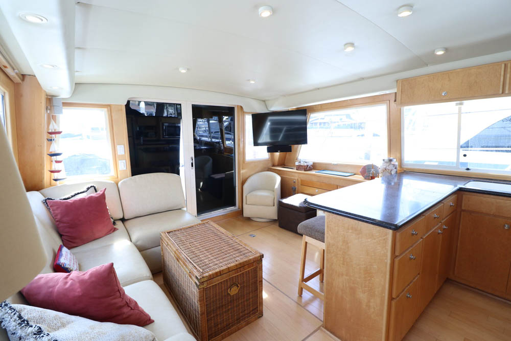 2001 50' Navigator salon