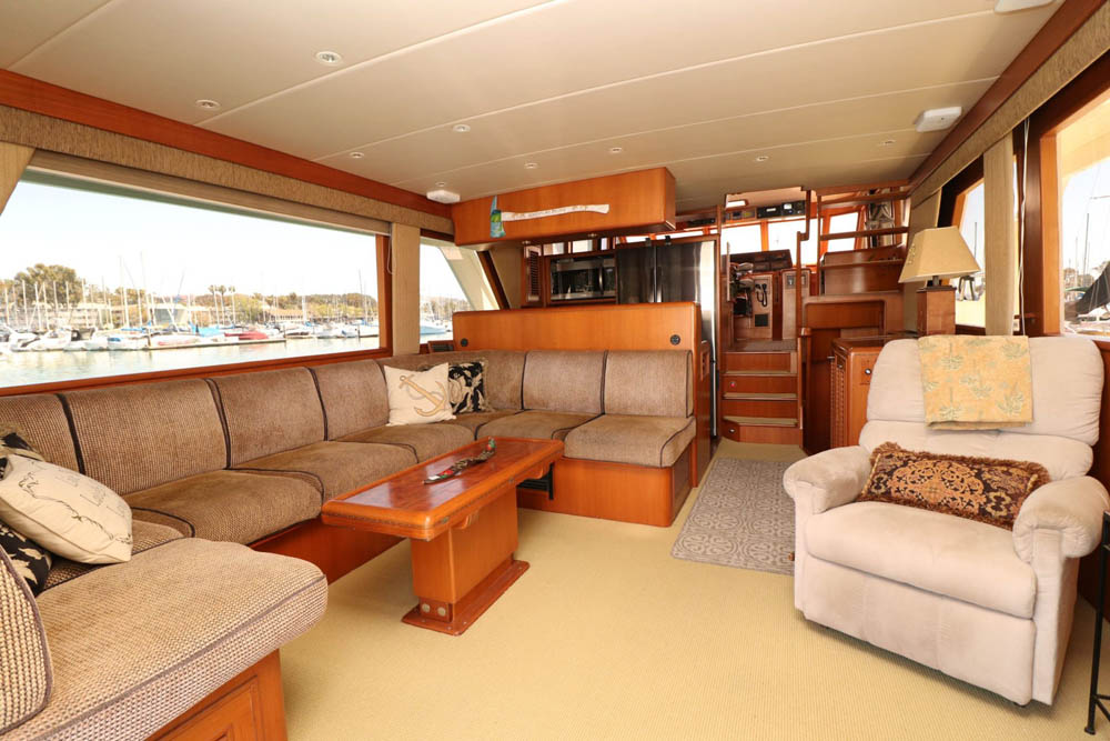 2002 62' offshore pilothouse salon