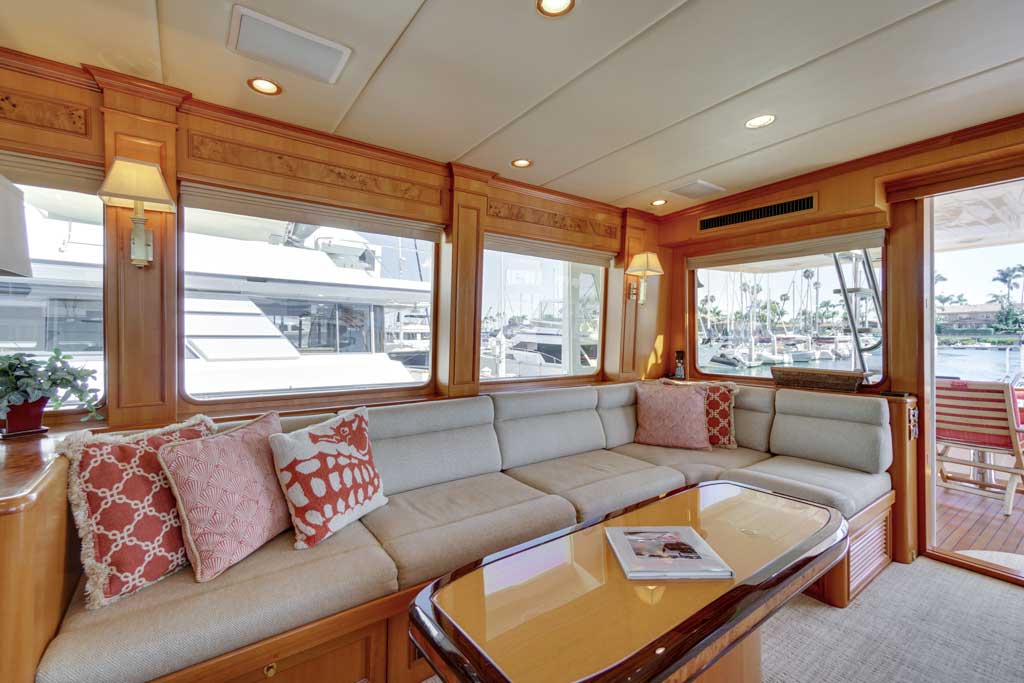 76 offshore motoryacht salon
