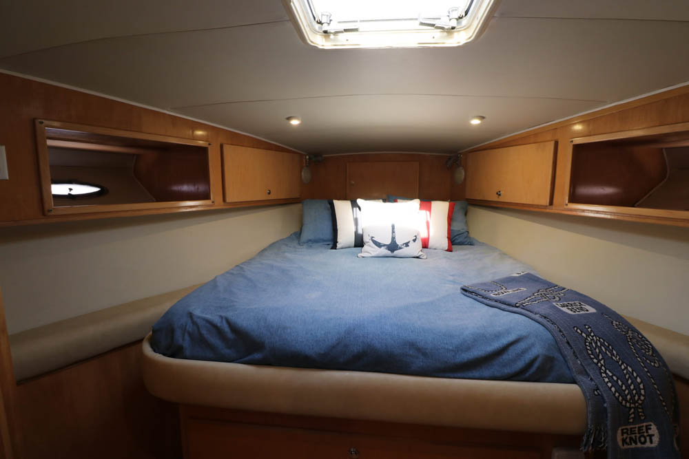 2001 50' Navigator stateroom