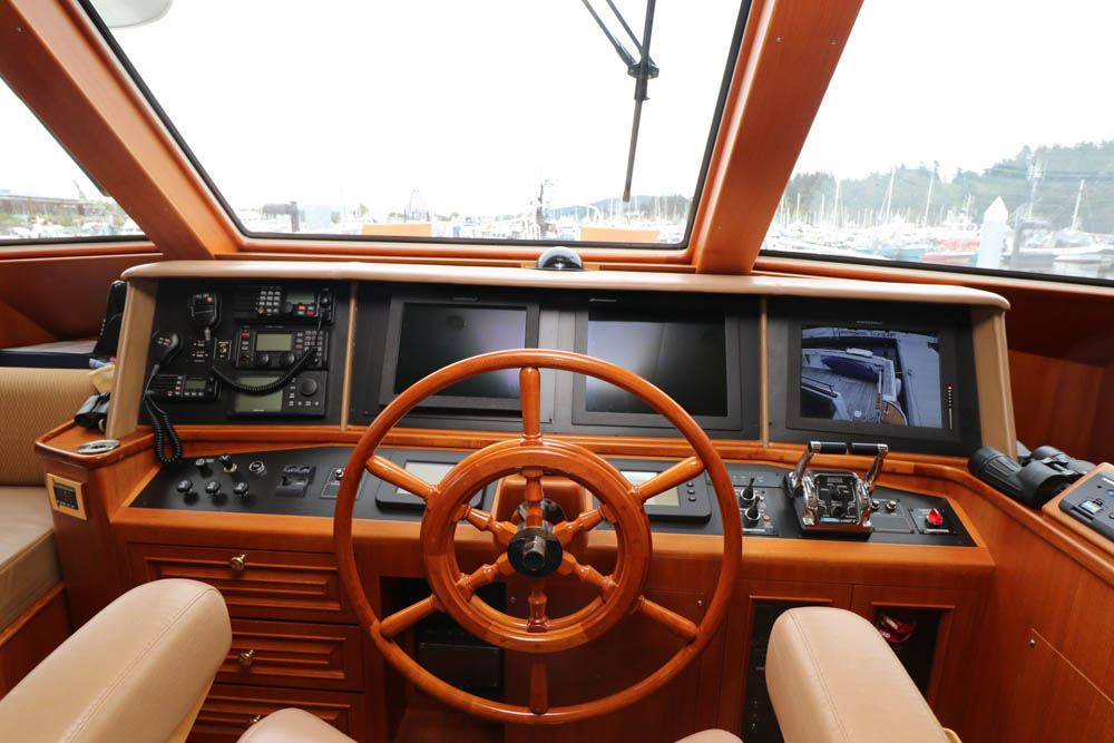 72 Grand Banks Aleutian flybridge