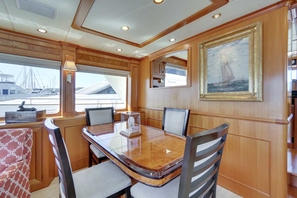 76 offshore motoryacht salon