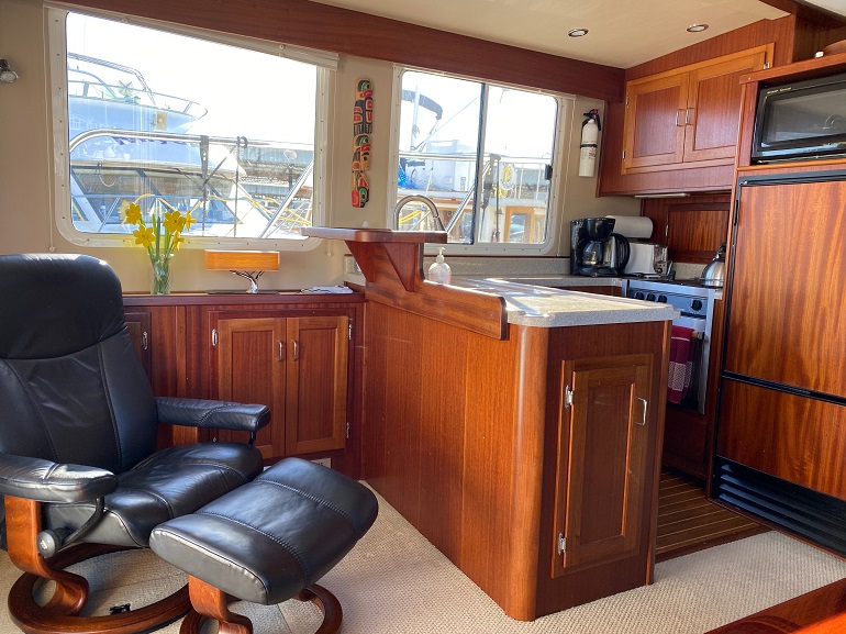 2007 41' American Tug Flybridge