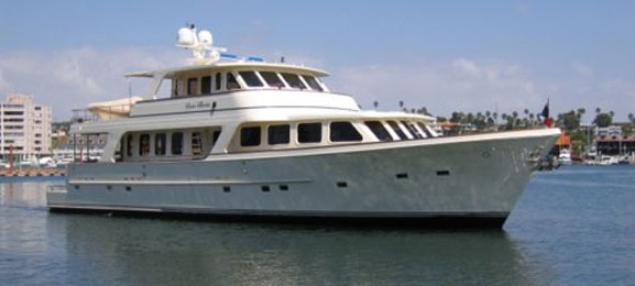 80′ Voyager “Prince of Tides” cruising through the Panama Canal