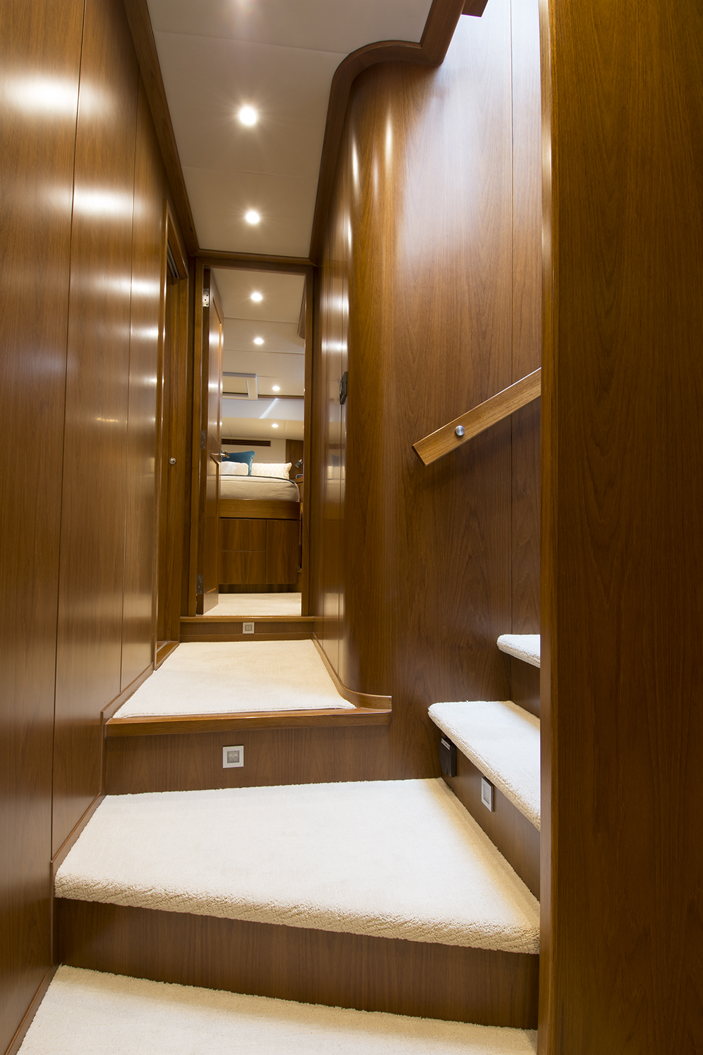 80 offshore pilothouse hallway