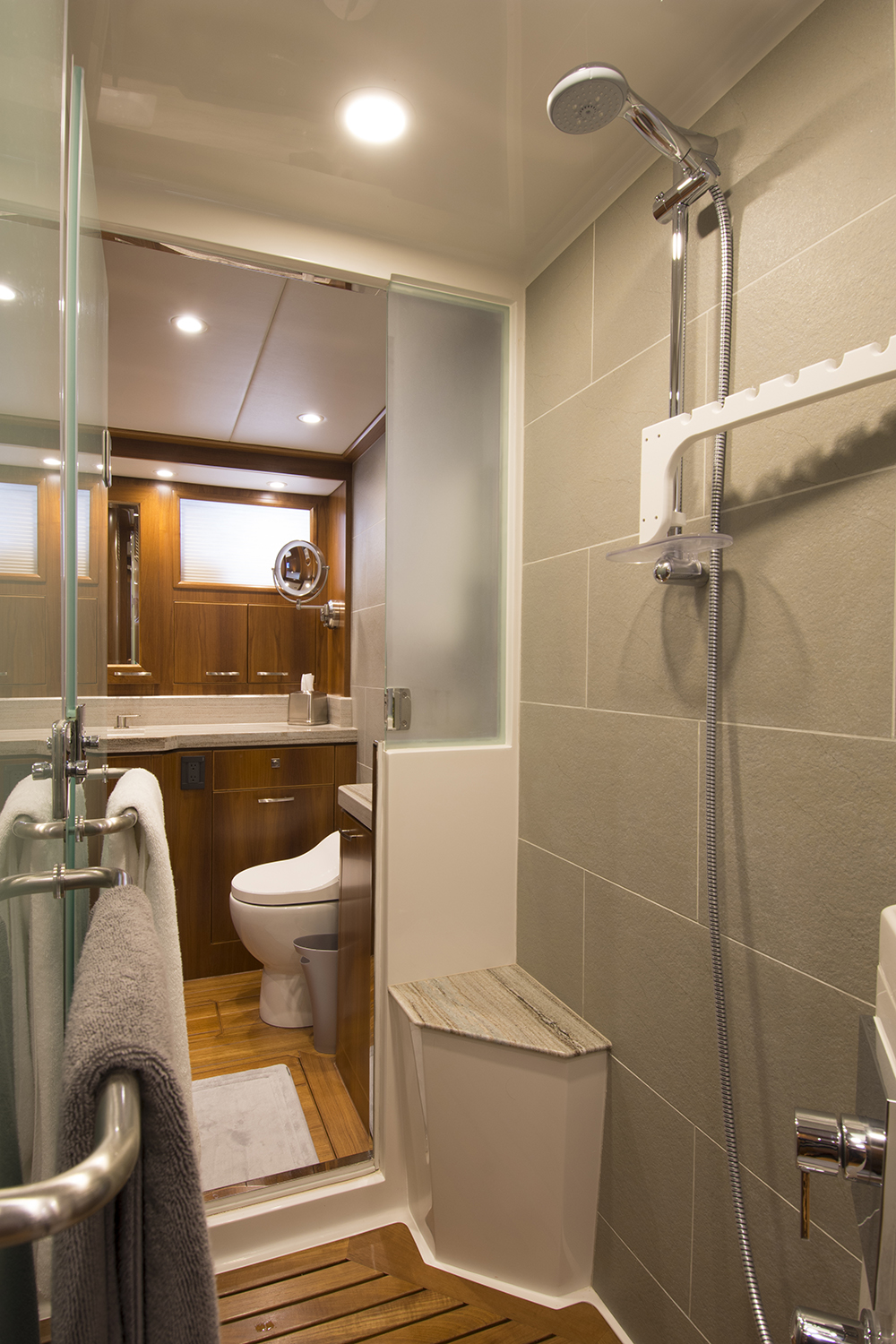 80 offshore pilothouse bathroom