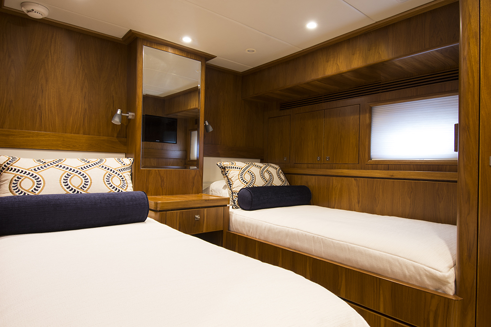 80 offshore pilothouse bedroom