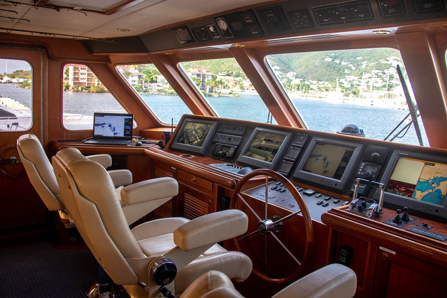 2006-80-foot-offshore-captains-quarters-2