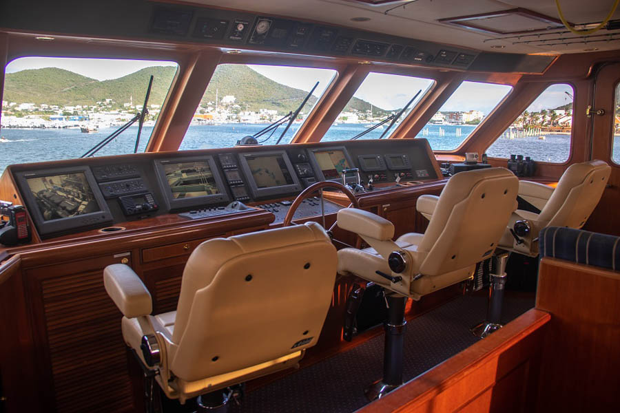 2006-80-foot-offshore-captains-quarters