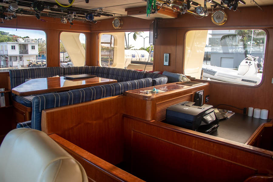 2006-80-foot-offshore-interior