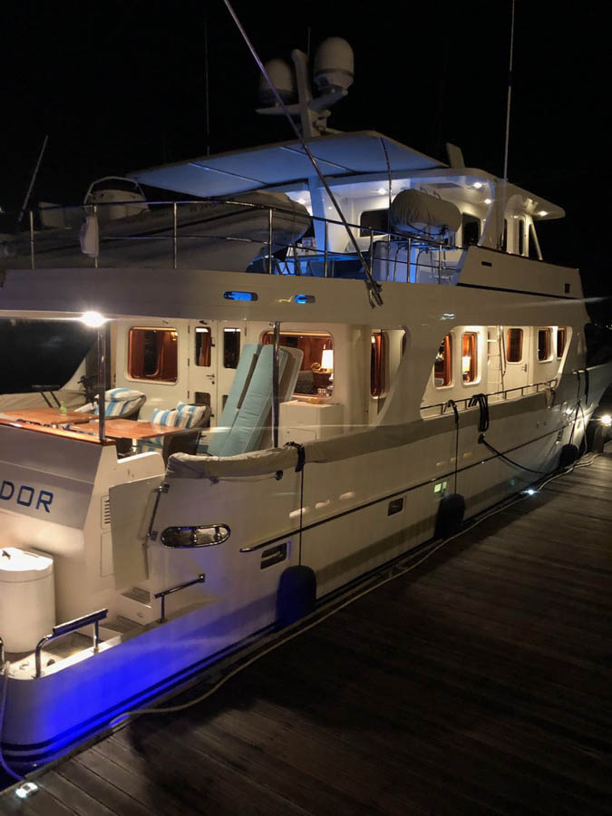 2006-80-foot-offshore-yacht-closeup