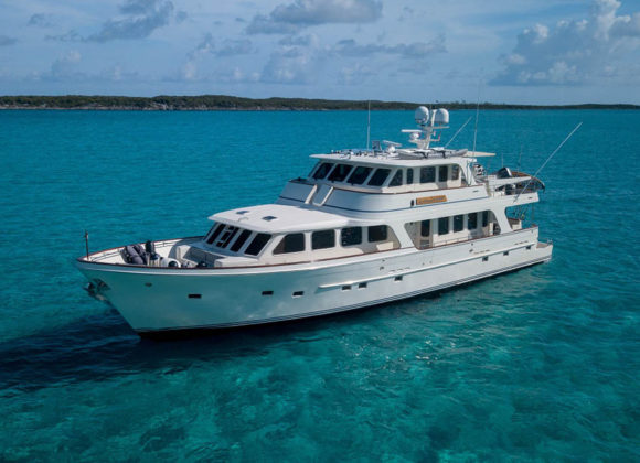 2006-80-foot-offshore-yacht-front