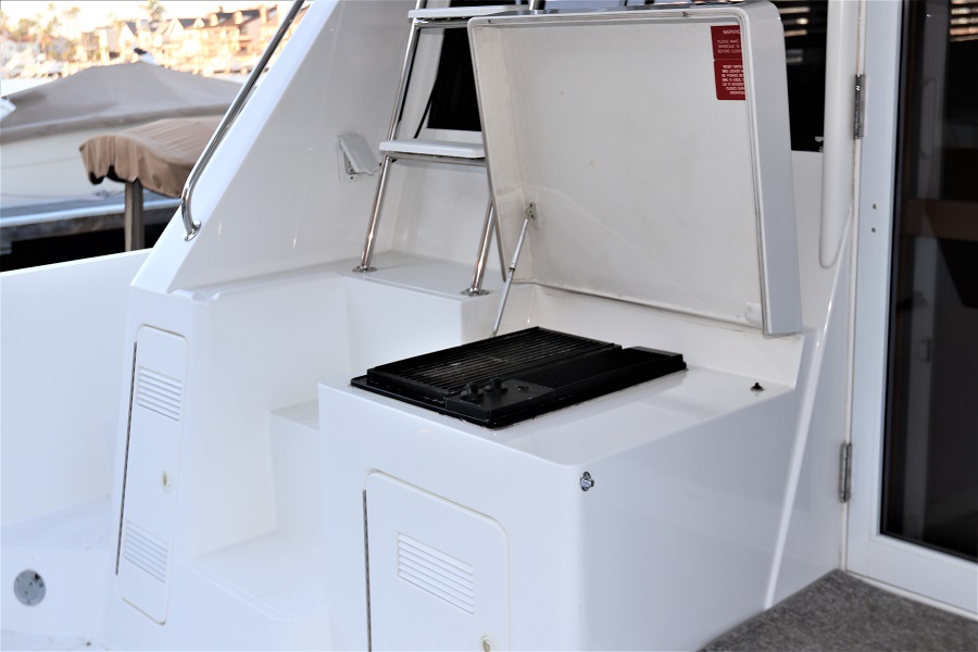 West Bay Sonship 58 Aft Grill