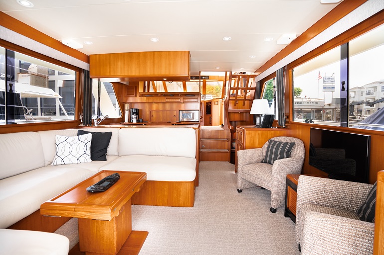 54032 Offshore Pilothouse Salon