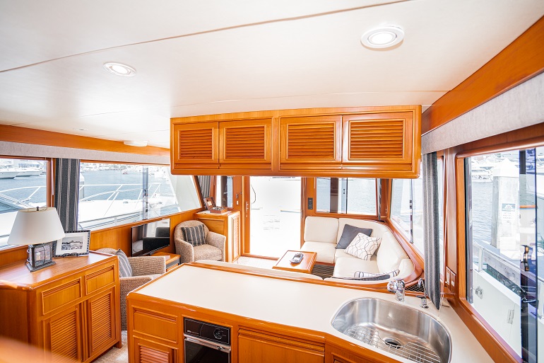 54032 Offshore Pilothouse Galley Salon