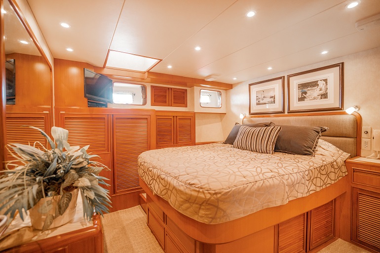 54032 Offshore Pilothouse Master Stateroom
