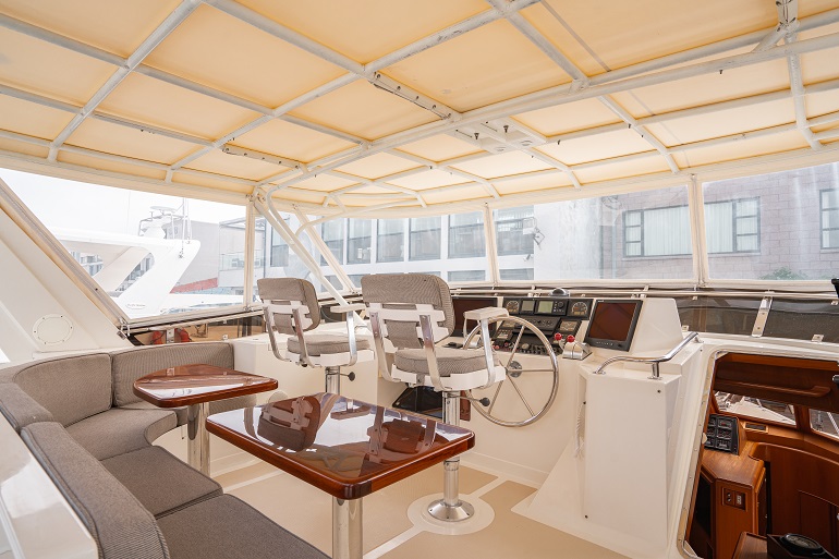 54032 Offshore Pilothouse Flybridge