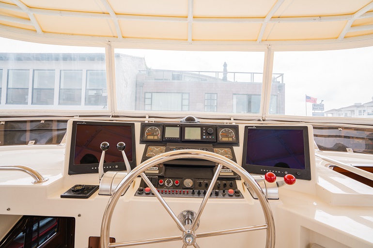 54032 Offshore Pilothouse Flybridge Console