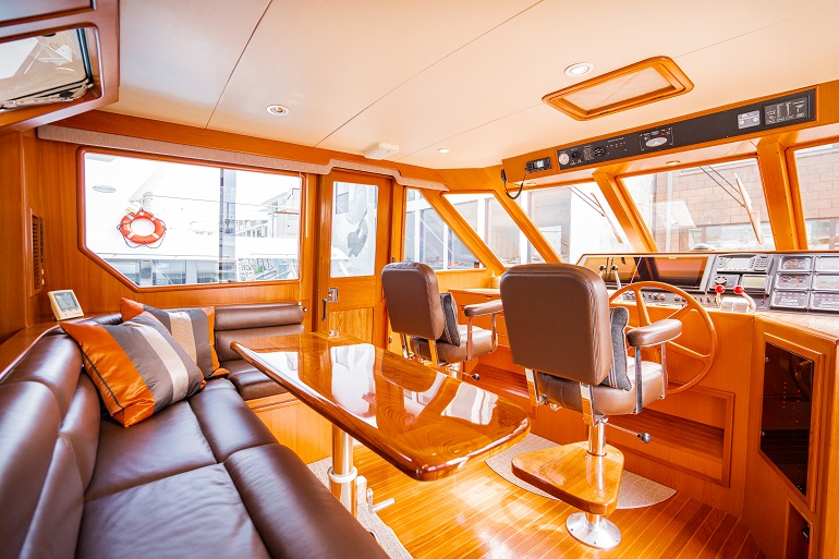 54032 Offshore Pilothouse Settee